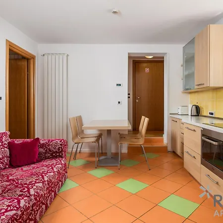 Rona Erea Apartment