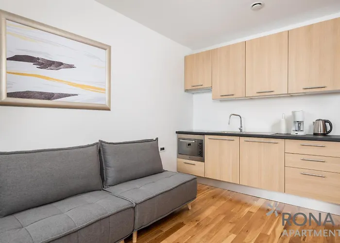 Rona Erea アパート